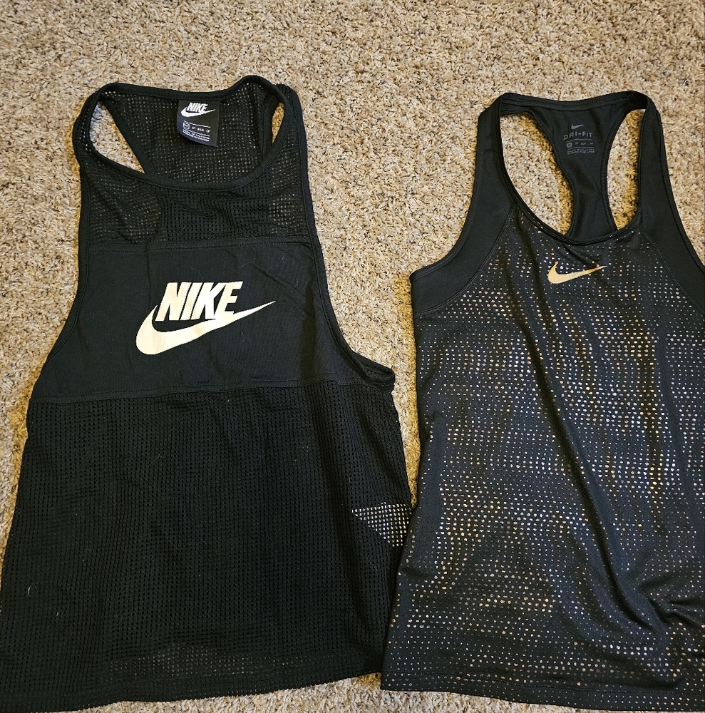 2 Nike Tanks Xs 4 For 30